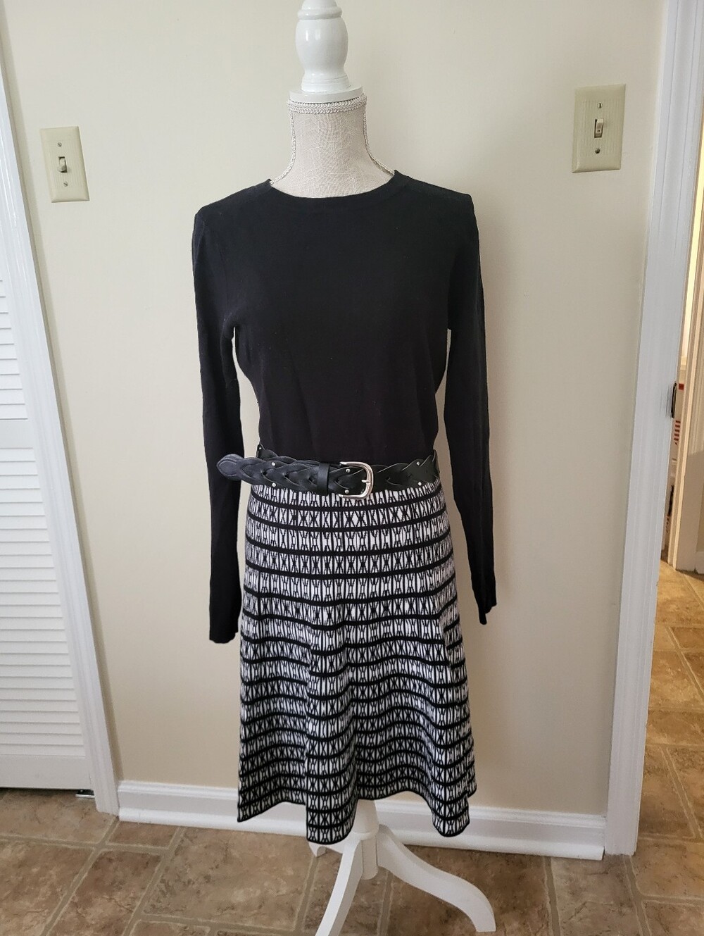 Women's Black & White Geometric Print Midi Sweater Dress